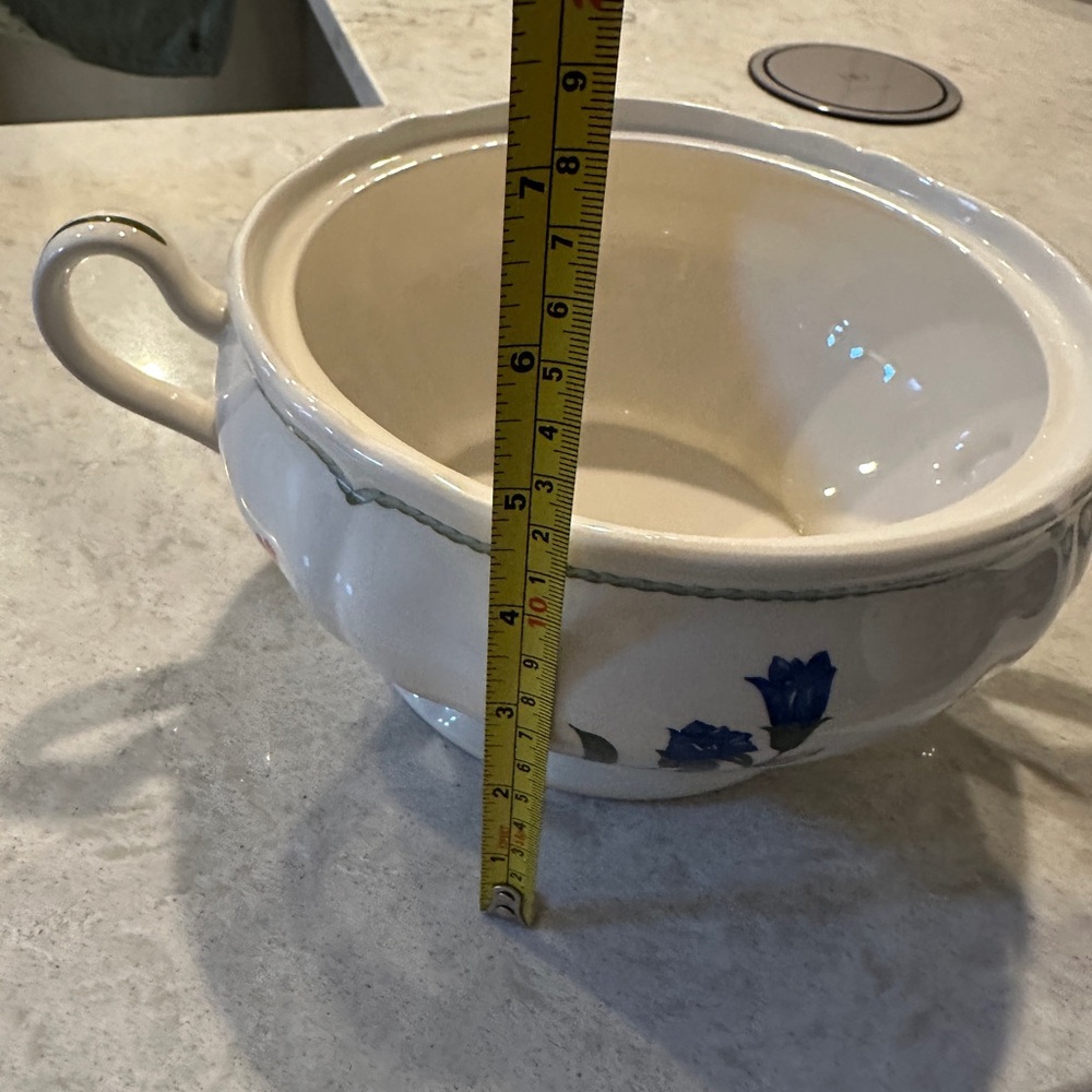 Noritake Floral Ceramic vegetable bowl with Lid - Picture 7 of 8